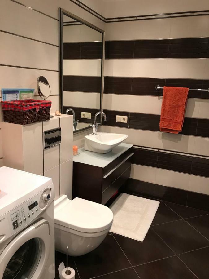R&W Apartment พาลังกา ภายนอก รูปภาพ